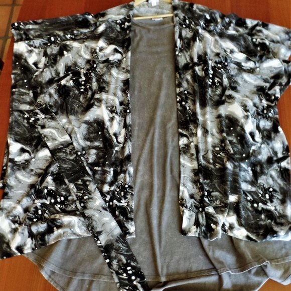 LULAROE! S/M- SAVANNAH KAFTAN & M- CARLY DRESS - Picture 3 of 8